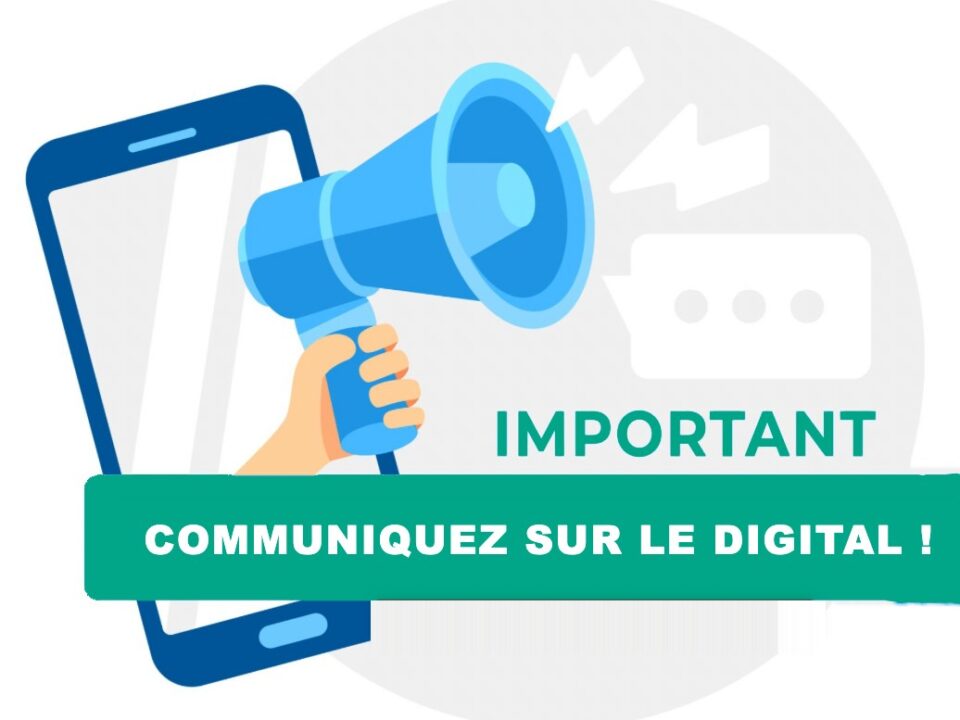 Smartphone with a blue megaphone and a teal ribbon that reads 'COMMUNIQUÉ SUR LE DIGITAL!'